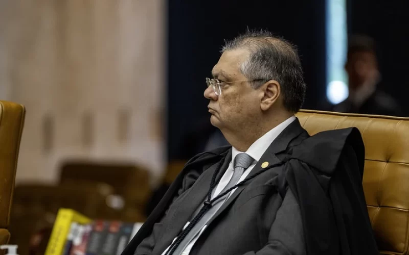 Dino se irrita em sessão: ‘Não admito me chamar de ladrão’