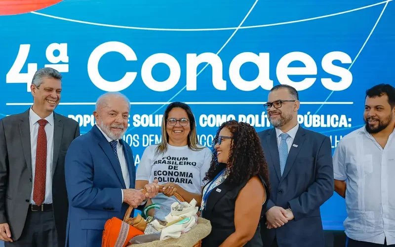 Lula cobra consenso para regulamentação da lei de economia solidária