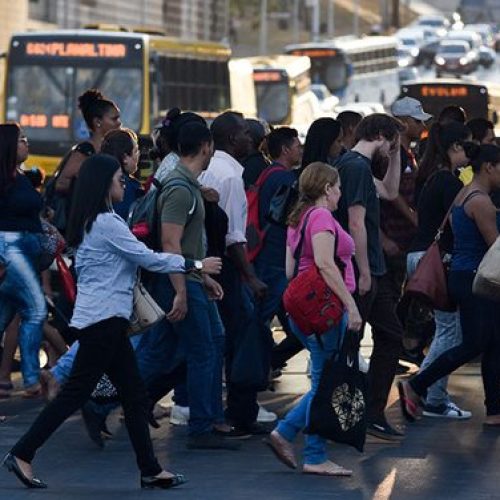 Ipea mantém projeção de crescimento de 2,4% para o PIB em 2025 e prevê 1,8% para 2026