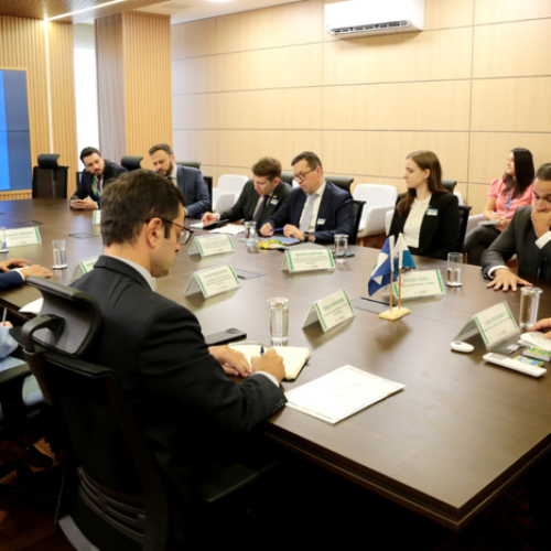 Ministro Carlos Fávaro dialoga com delegação russa sobre o Fórum IMBRICS