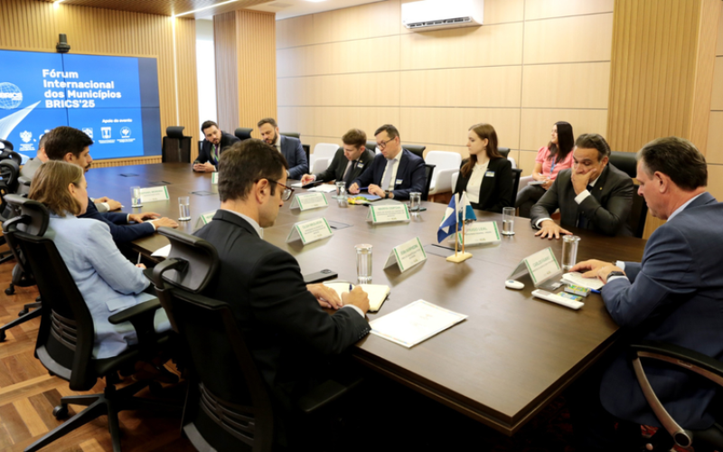 Ministro Carlos Fávaro dialoga com delegação russa sobre o Fórum IMBRICS