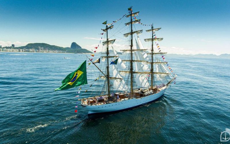 Navio da Marinha conhecido como “Embaixada Brasileira no Mar” completa 25 anos
