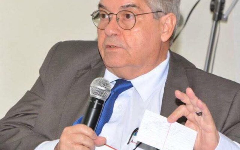 Dr.Campos contemplado com a medalha OAB 50 anos