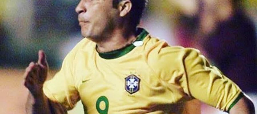Ex-jogador Luizão é acusado pela namorada de agressão; pentacampeão apresenta outra versão à polícia