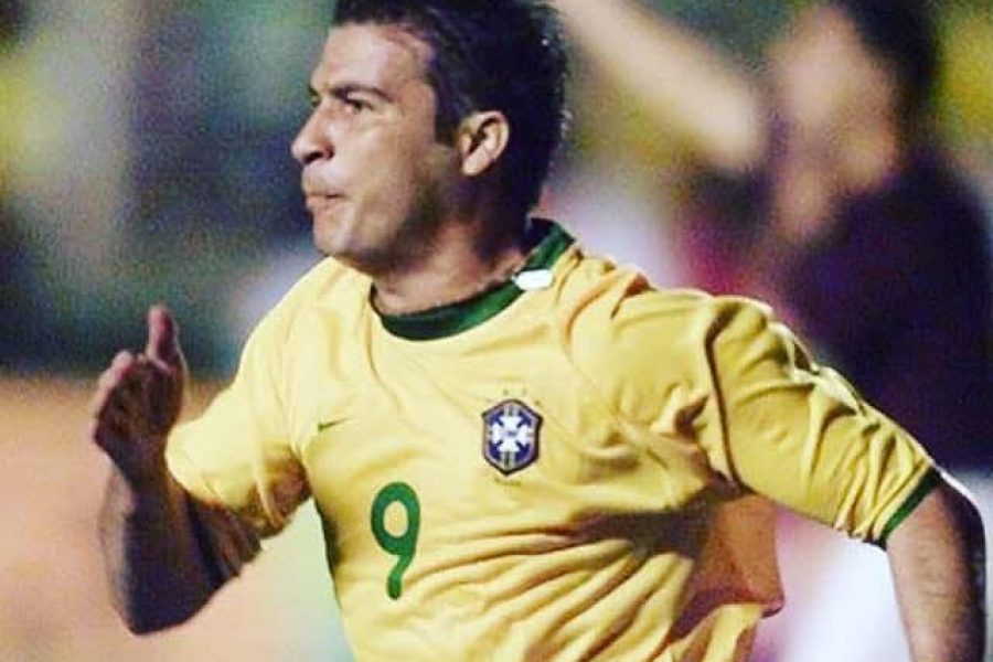 Ex-jogador Luizão é acusado pela namorada de agressão; pentacampeão apresenta outra versão à polícia