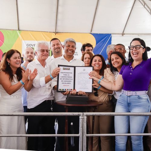 Governo da Bahia investe em tecnologia e inovação nas escolas de Araçás