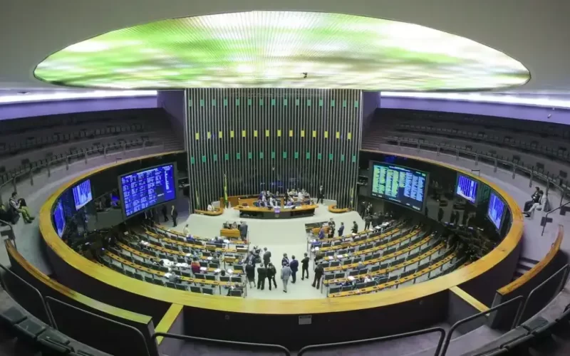 Deputados gastam ao menos R$ 279 mi da Câmara com aluguel de carros, barcos e aeronaves em 7 anos
