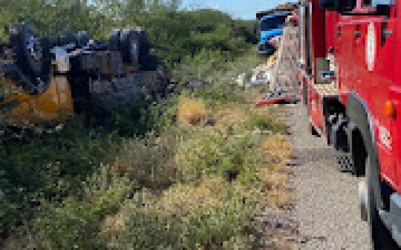 Acidente envolvendo três caminhões na BR-407, próximo ao Povoado de Flamengo.