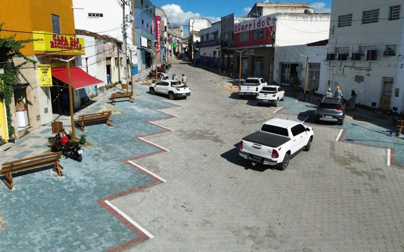 Em clima de festa, Prefeitura de Senhor do Bonfim entrega nova Praça Dona Lindô