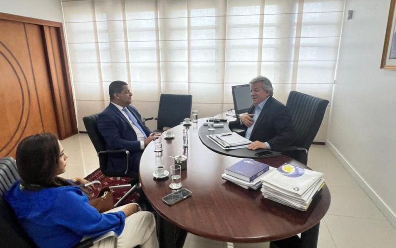 Prefeitura de Senhor do Bonfim busca parceria em Brasília para firmar convênio para a implantação de mais uma creche no município
