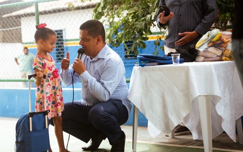 População aprova e comemora entrega de kits de material escolar e alimentação realizada pela Prefeitura de Senhor do Bonfim