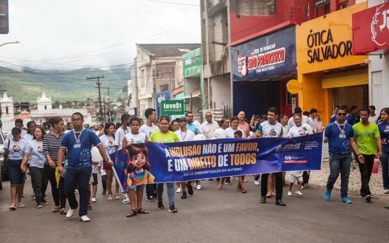 Senhor do Bonfim realiza Dia D da Semana Municipal de Conscientização sobre o Autismo com caminhada e feira de serviços