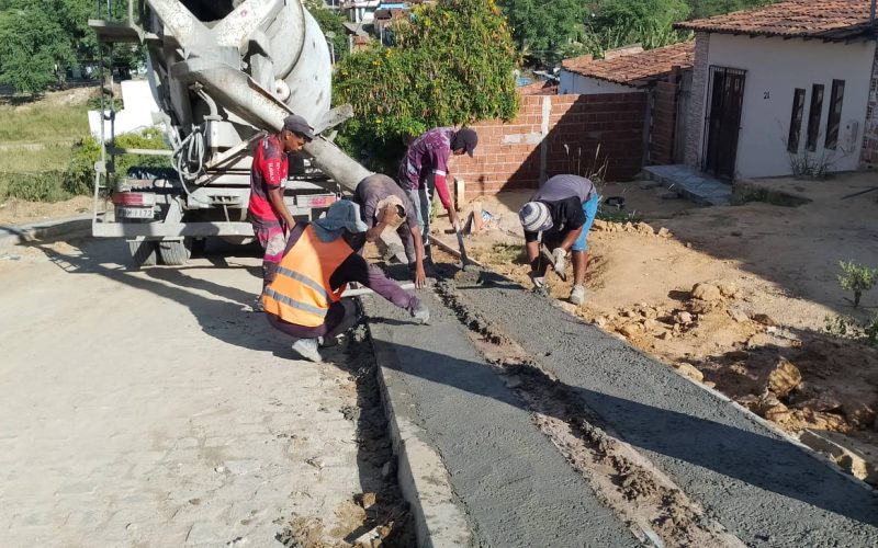Governo do Estado está finalizando obra de pavimentação no Loteamento Jonas Costas, em Senhor do Bonfim
