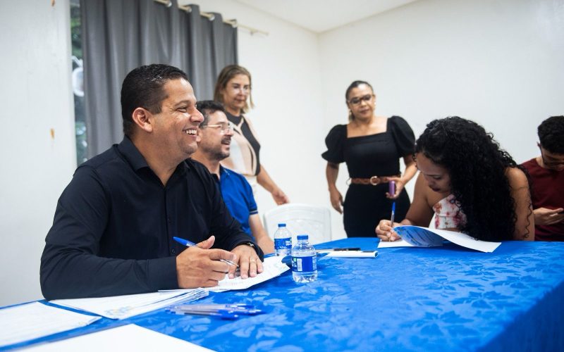 Educação fortalecida: Bonfim assina contrato com 24 novos profissionais aprovados em seletivo