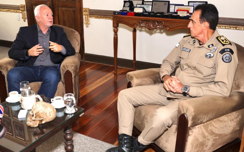 Deputado Bobô se reúne com comandante-geral da PM-BA