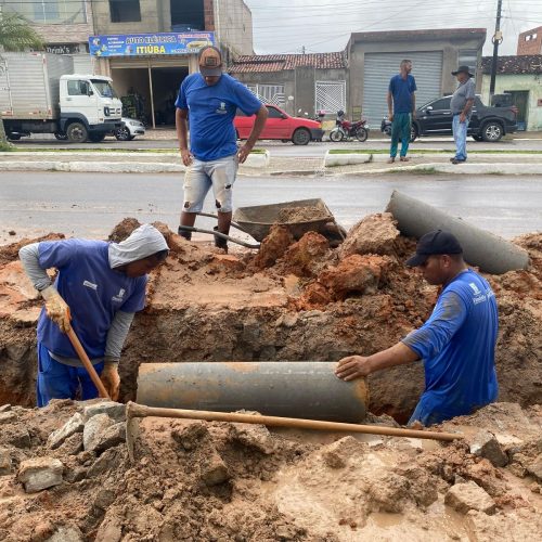 Prefeitura de Filadélfia amplia rede de esgoto na Avenida Eudaldo Mota e avança em saneamento básico