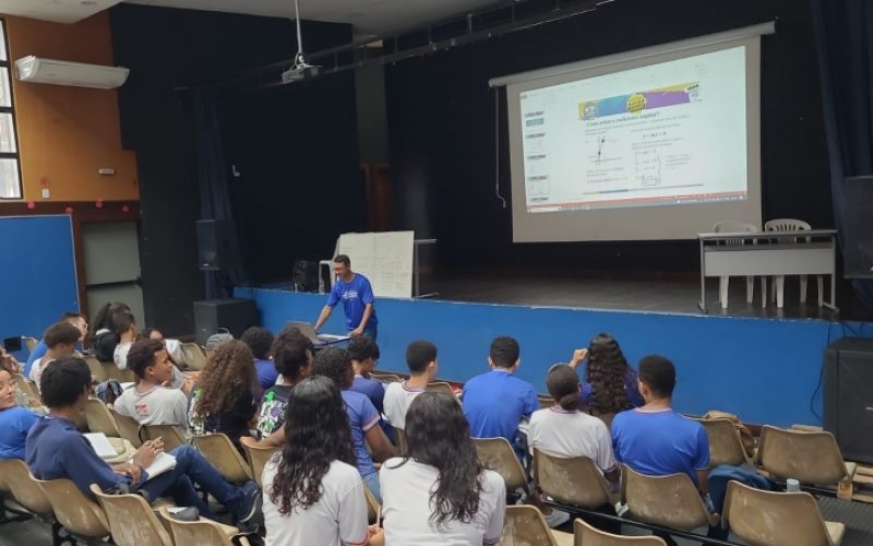 SEC planeja aulões e simulados preparatórios para estudantes que farão o ENEM 2025
