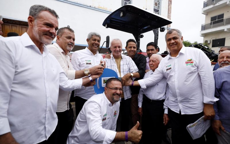 Deputado Bobô participa do lançamento do Projeto Sertão Vivo e entrega de equipamentos em Itiúba