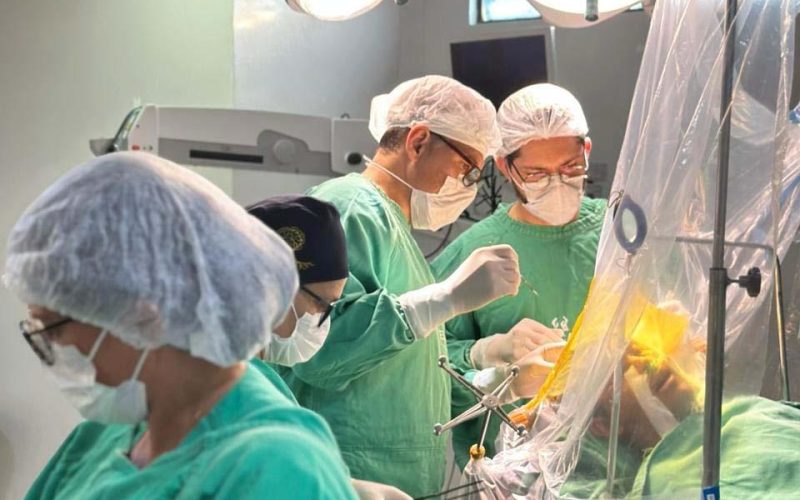 Medicina do Vale do São Francisco comemora êxito em cirurgia de alta complexidade com paciente acordado