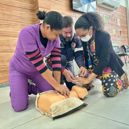 Prefeitura de Senhor do Bonfim promove palestra sobre Suporte Básico de Vida na Policlínica Regional