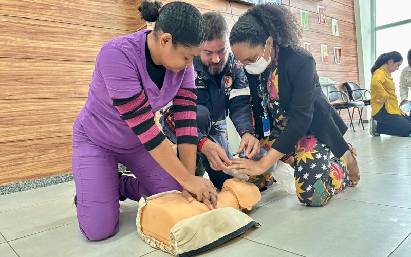 Prefeitura de Senhor do Bonfim promove palestra sobre Suporte Básico de Vida na Policlínica Regional