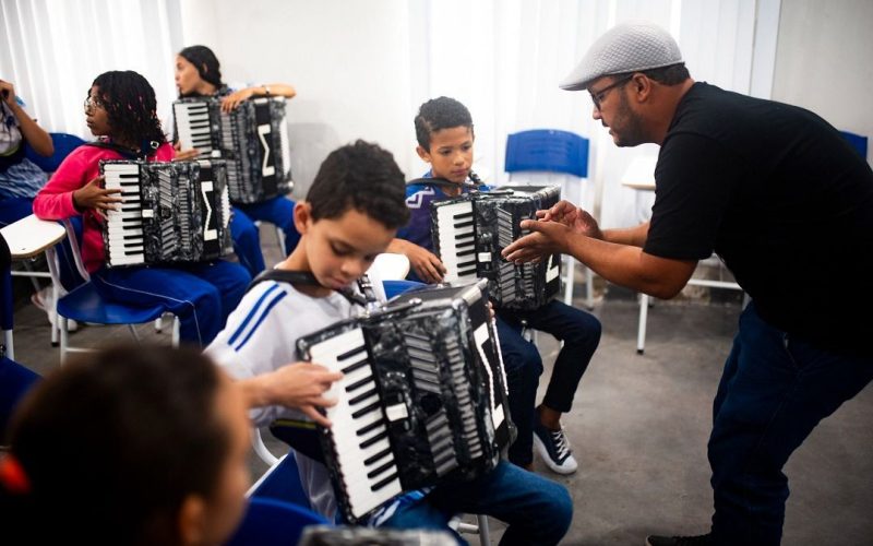 Aulas da Escola de Sanfoneiros iniciam em Senhor do Bonfim com mais de 65 alunos matriculados