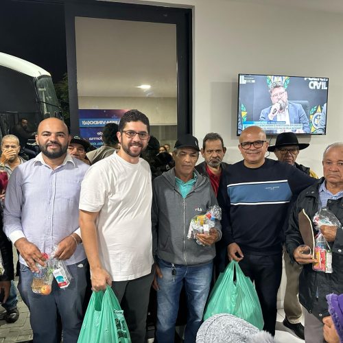 Prefeitura de Filadélfia realiza entrega de kits oftalmológicos para pacientes encaminhados à cirurgia de catarata em Jacobina