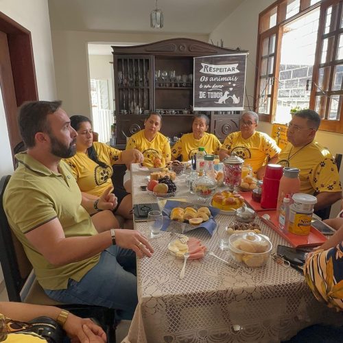 Vereador Weslen Aquino se reúne com cuidadores de animais e visita canil municipal em Senhor do Bonfim