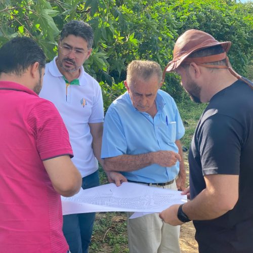 Vice-prefeito Elizeu Rios visita Rua Luís Gonzaga no Alto do Cigano para acompanhar futuro início de pavimentação