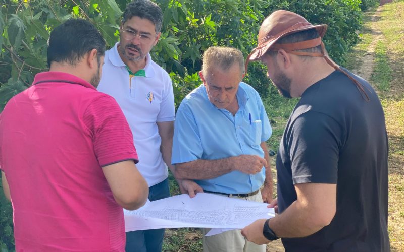 Vice-prefeito Elizeu Rios visita Rua Luís Gonzaga no Alto do Cigano para acompanhar futuro início de pavimentação