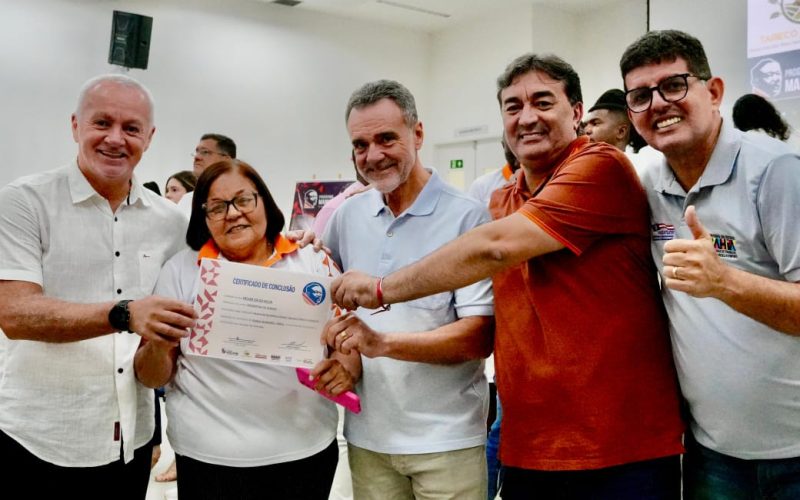 Bobô e Daniel Almeida participam de certificação de 120 alunos do Programa Manuel Querino em Senhor do Bonfim