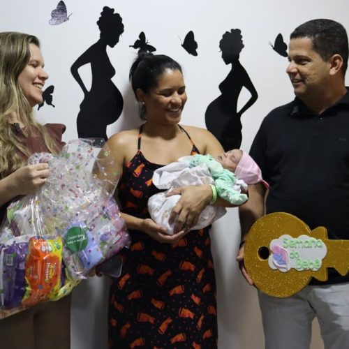 Prefeitura de Senhor do Bonfim celebra a culminância de três grandes campanhas com a entrega simbólica da chave da cidade à “Bebê Prefeita”