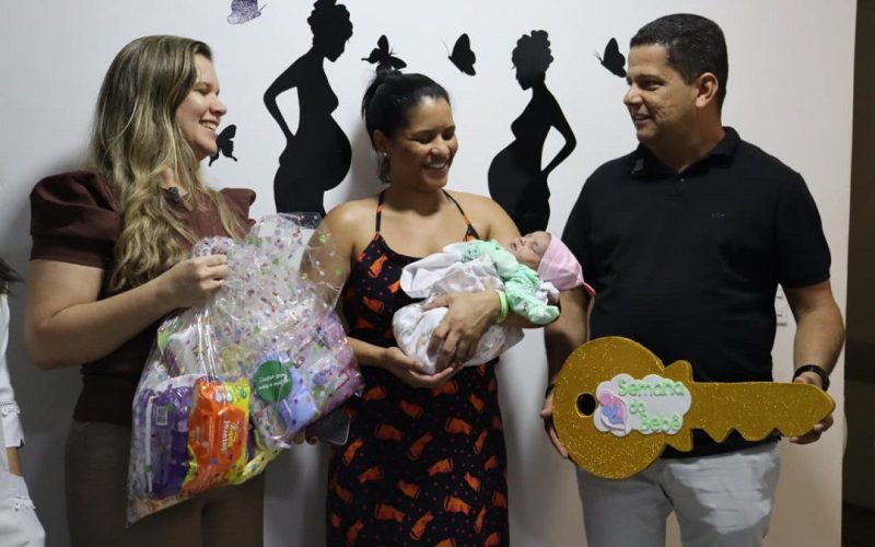 Prefeitura de Senhor do Bonfim celebra a culminância de três grandes campanhas com a entrega simbólica da chave da cidade à “Bebê Prefeita”