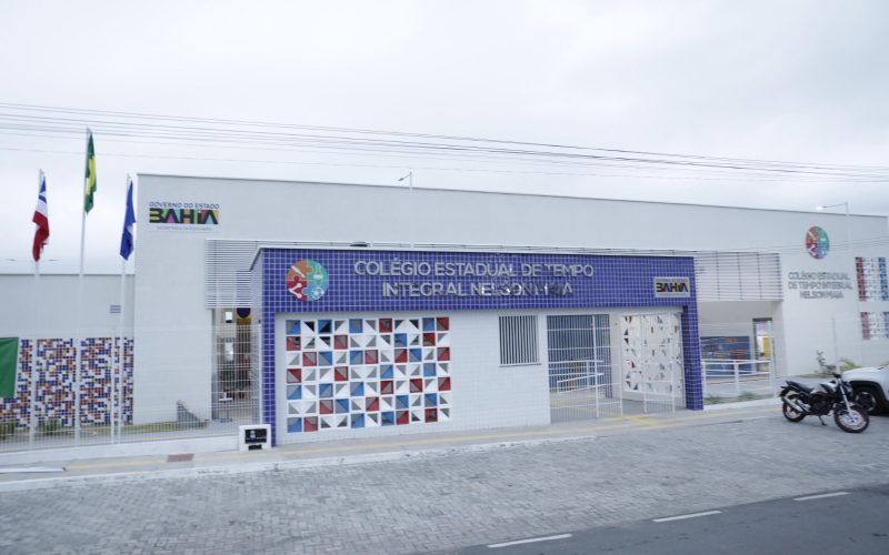Estudantes de Ponto Novo recebem novo colégio de tempo integral e fortalecem pesquisas científicas