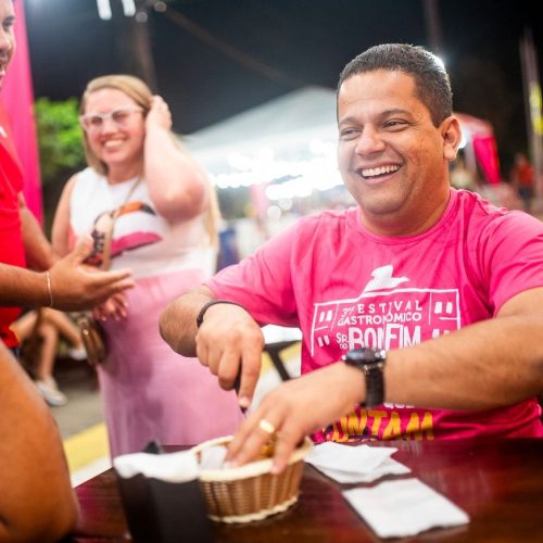 Abertura do 3º Festival Gastronômico de Senhor do Bonfim reúne sabores, música e alegria na Praça Nova