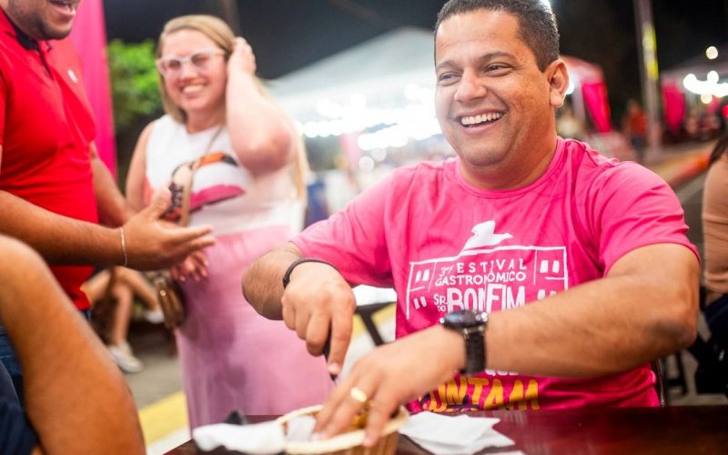 Abertura do 3º Festival Gastronômico de Senhor do Bonfim reúne sabores, música e alegria na Praça Nova
