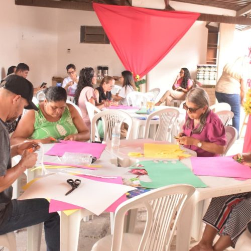 Oficina de Artesanato marca programação do Outubro Rosa da Secretaria de Políticas Públicas para as Mulheres