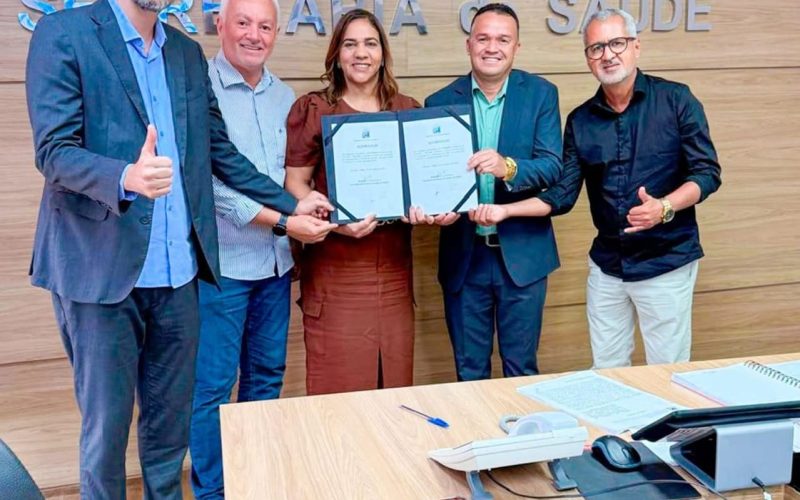 Deputado Bobô celebra assinatura de convênio para a construção de UBS em Medrado e veiculo para a saúde do município de Andorinha