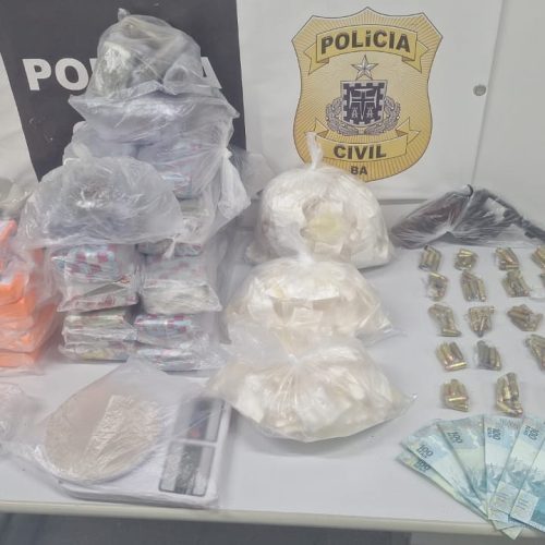 Polícia apreendeu armas,drogas e celulares em Cansancão!