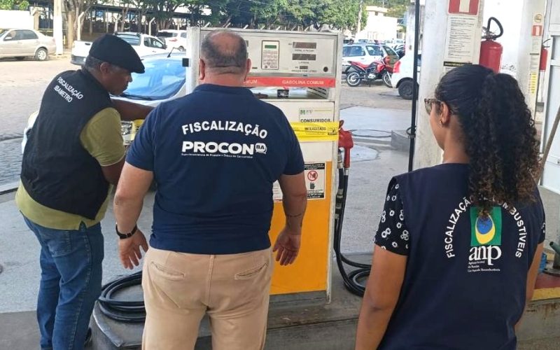 Operação Combustível Legal identifica três postos com bombas fraudadas para vender combustível a menos para o consumidor