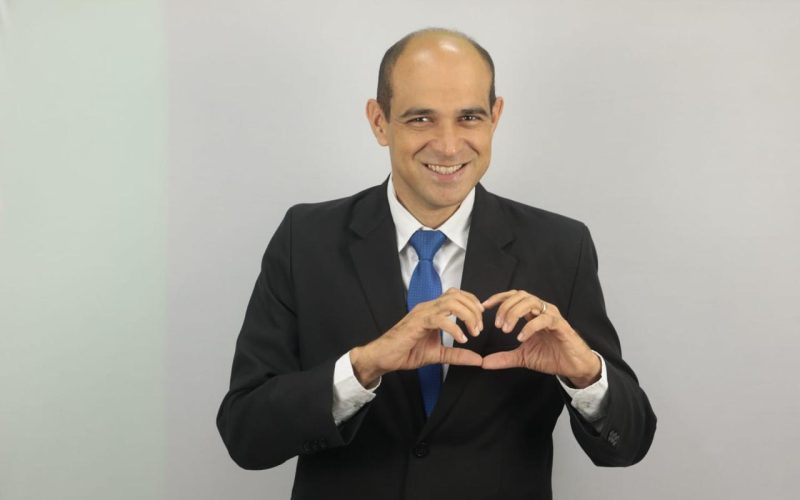 Coluna Vip:Parabéns Pr.Adelton Alves
