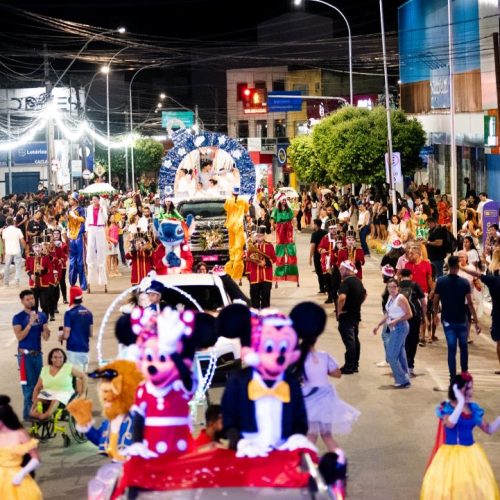 Natal Iluminado: Desfile Encantado vai transformar as ruas de Senhor do Bonfim neste domingo (21) em um grande espetáculo de luz, arte e emoção