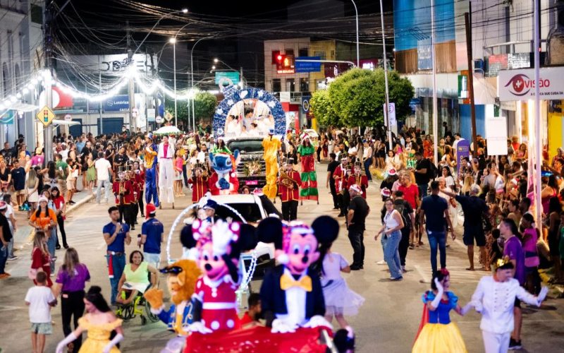 Natal Iluminado: Desfile Encantado vai transformar as ruas de Senhor do Bonfim neste domingo (21) em um grande espetáculo de luz, arte e emoção