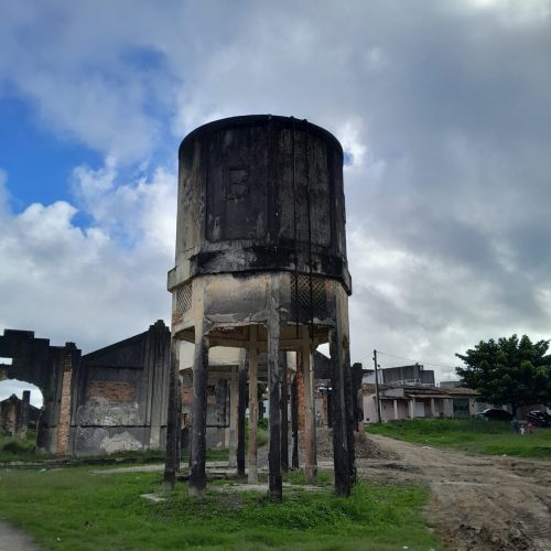 Galpao abandonado da leste dará lugar para um mega colégio