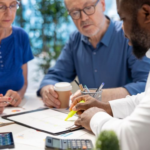 Aposentados, pensionistas e servidores inativos com doenças graves enfrentam dificuldades para isenção do IR
