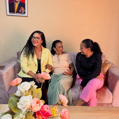 Vereadoras de Senhor do Bonfim reafirmam união e mostram força política em reunião
