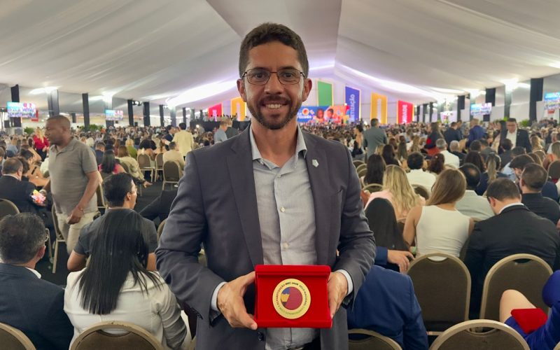 Prefeito de Filadélfia recebe Selo Ouro em alfabetização durante cerimônia em Brasília