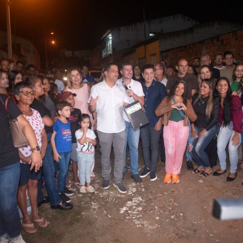 Sextou com Obras: Alegria e gratidão marcam início da pavimentação da Travessa Petronilio de Carvalho em Senhor do Bonfim
