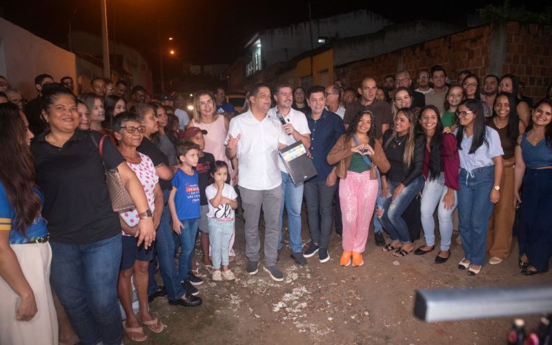 Sextou com Obras: Alegria e gratidão marcam início da pavimentação da Travessa Petronilio de Carvalho em Senhor do Bonfim