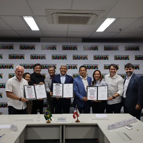 Bobô participa da assinatura do termo de cessão que oficializa a estadualização do Hospital Dom Antônio Monteiro